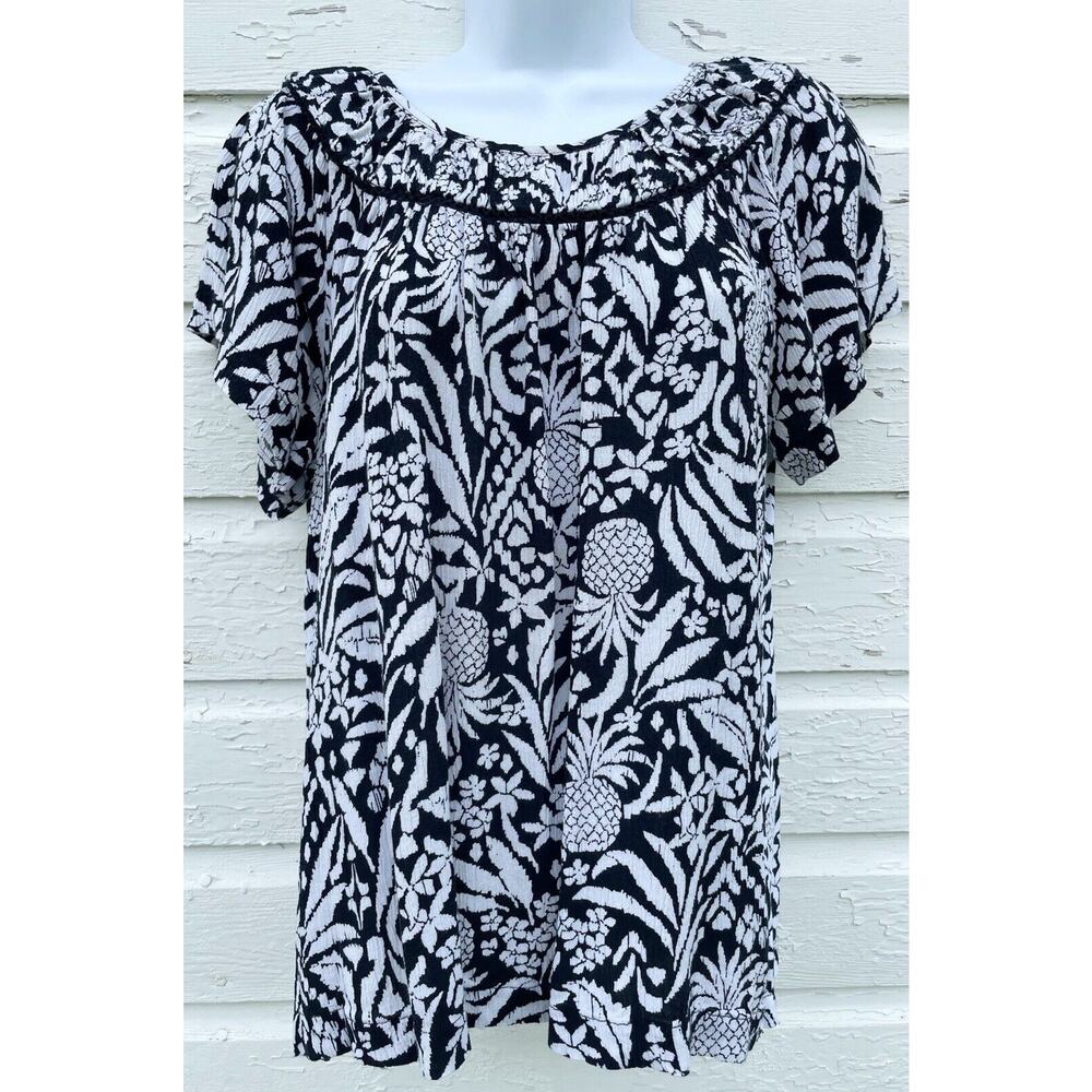LOFT Top Womens M Black White Floral Knit Ruched Neckline Cap Sleeve Swing Blous